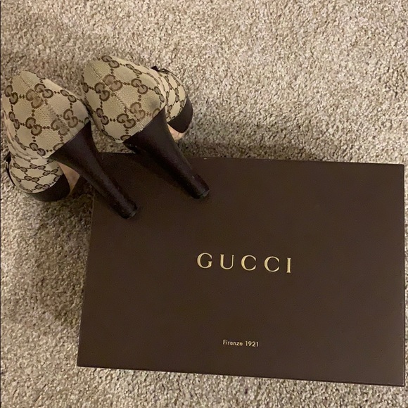 Authentic Gucci Signature Heels - Picture 3 of 6
